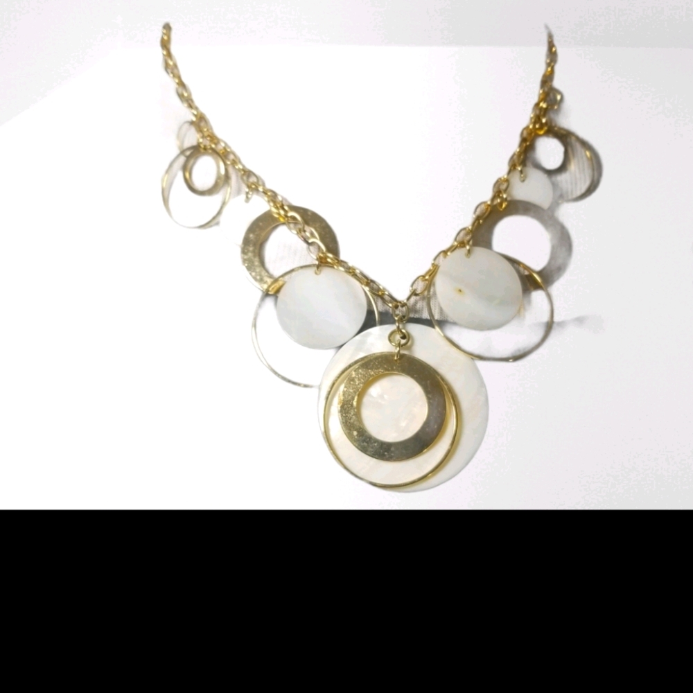 Gorgeous! Vintage Y2K Park Lane necklace.